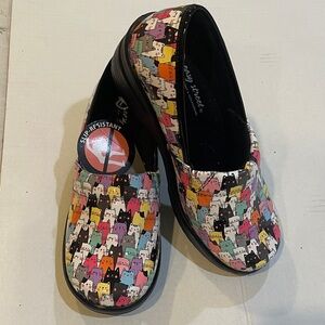 Easy Street Multicolor Cat Print Kids Slippers